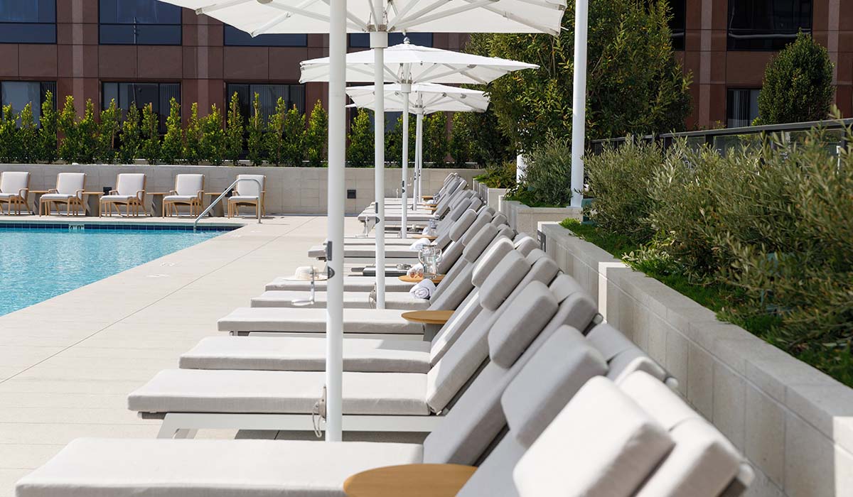 Pool and lounges at LMLA apartments